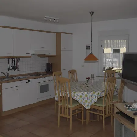 Ferienanlage-reriker-strasse-eg-links-9388 *